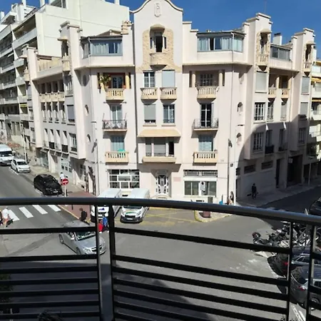 1 Bedroom Next To The And Port Vauban Апартаменти *