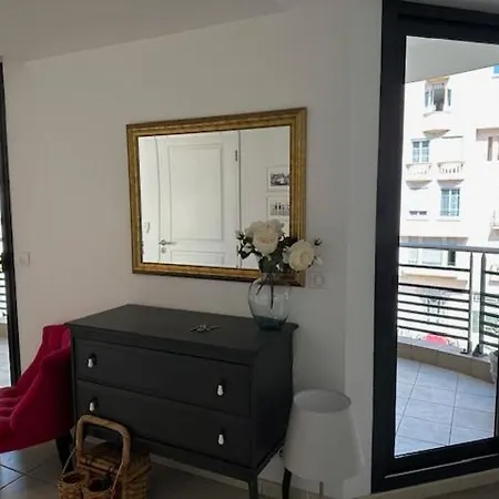 1 Bedroom Next To The And Port Vauban * Antibes
