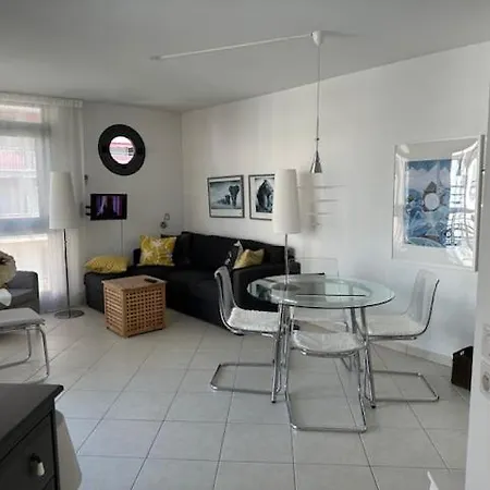 1 Bedroom Next To The And Port Vauban Apartment