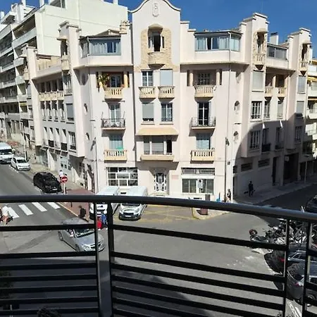 1 Bedroom Next To The And Port Vauban