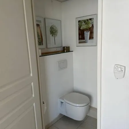 Apartment 1 Bedroom Next To The And Port Vauban *